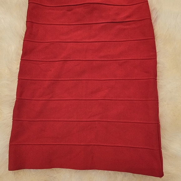 Red BCBG Maxazria skirt - Picture 3 of 4